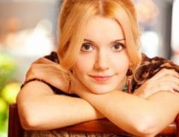 Миниатюра к статье Локти шершавые и темные: причины, лечение. Как отбелить локти в домашних условиях быстро?
