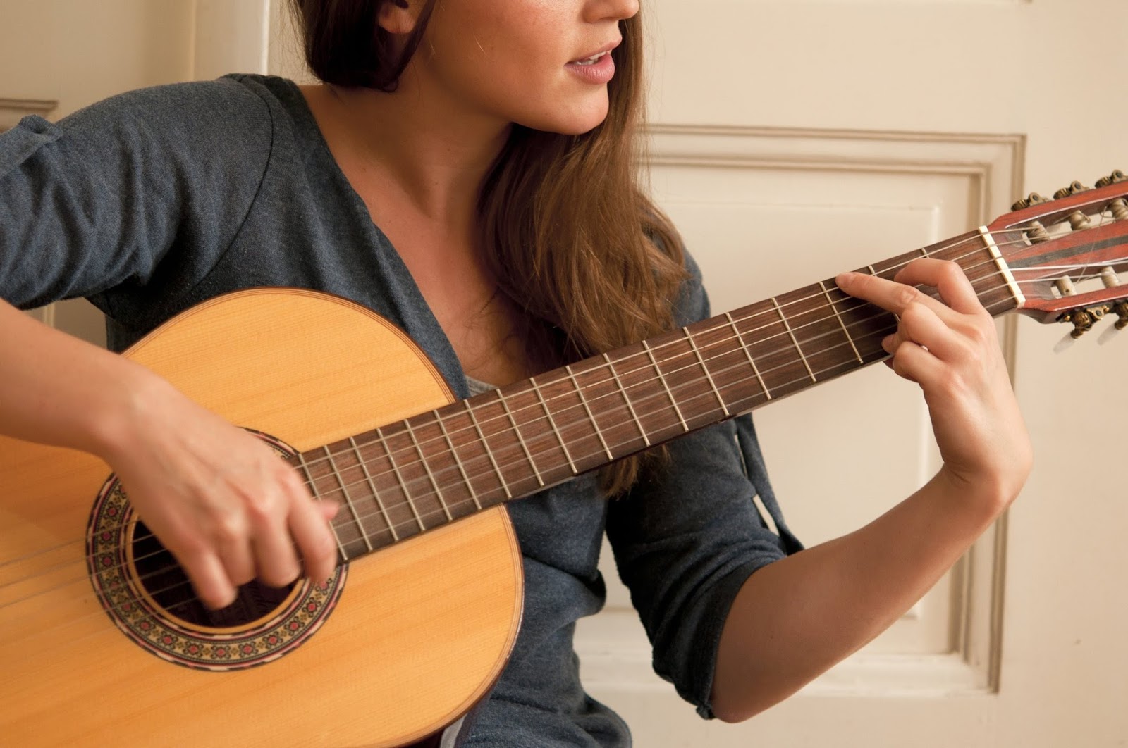 Стоит ли учиться игре на гитаре? 5 плюсов обучения