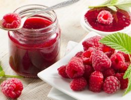 Миниатюра к статье Варенье из малины на зиму — пятиминутка, с целыми ягодами и другие простые рецепты
